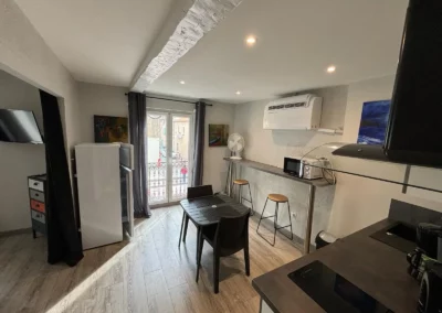 Pièce à vivre de notre appartement N°1, situé à Port La Nouvelle, près du port. En Languedoc-Roussillon