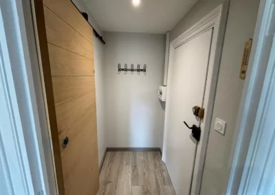 Hall d'entrée de notre appartement N°1, situé à Port La Nouvelle, près du port. En Languedoc-Roussillon