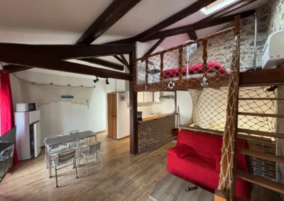 Ambiance marine pour ce bel appartement situé à Port La Nouvelle, dans l'Aude, 1 couchage en 160 et un canapé convertible