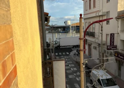 Vue du balcon de l'appartement N°2, situé à Port La Nouvelle, près du port. En Languedoc-Roussillon