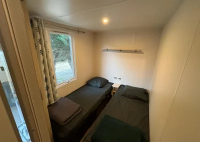 2ème chambre double du Mobil-home 2 situé sur l'emplacement 147 du camping Le Novela à Port La Nouvelle dans l'Aude, en Occitanie