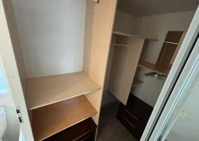 Rangement du Mobil-home 1 situé sur l'emplacement 90 du camping Le Novela à Port La Nouvelle dans l'Aude, en Occitanie
