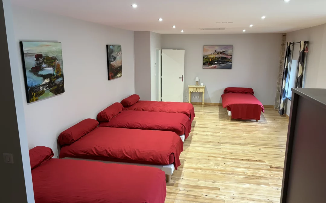 Vous cherchez un dortoir à Castres ? Le Gîte du Clot vous propose ses 5 couchages en 90.