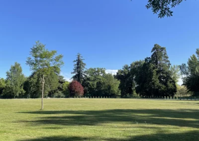 Au Gîte du Clot, profitez des 3 hectares de parc pour une promenade, pour vos exercices de méditation ou tout simplement pour profiter de la nature